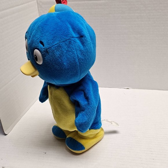 Pablo Fisher Price Nick Jr Backyardigans Sing & Spin Interactive Blue Penguin - Picture 8 of 16